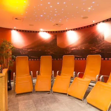 מלון Astellina Hotel-apart 4*